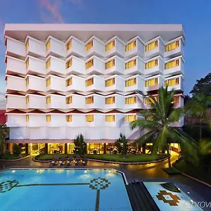5* Otel The Gateway Road,